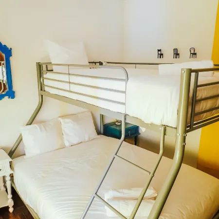 Help Yourself Hostels - Restelo