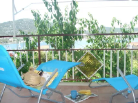 Apartment in Vinisce 100m from the Sea