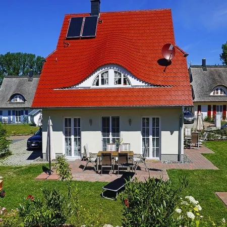 Holiday House Nightingale, Glowe