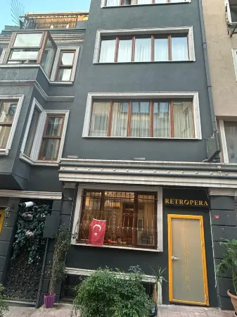 Retropera Hotel