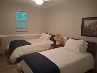 Beautiful location in the secluded woods Hotels in Pomona Township