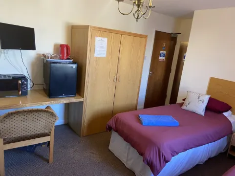 더 졸리 드레이먼 펍 앤드 호텔