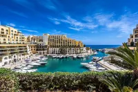 Cosy Apartment Steps to St George's Bay