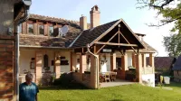 Room in Farmhouse - Rustic Charm - Two Bedroom Suite 8601 فنادق في Dunaszentmiklos