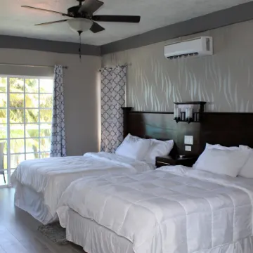 Barefoot Caye Caulker Hotel Hotels near Caye Caulker