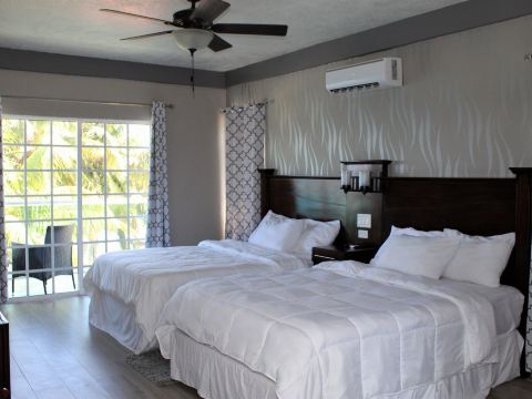 Barefoot Caye Caulker Hotel