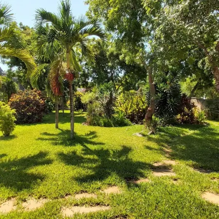 Tiwani Sunset, a Little Piece of Eden Отели в г. Тиви