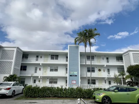 Bayview Regency Apartments by Lowkl