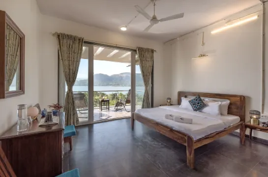 โคสมิคสเตย์ อาฟิตา โมฮาริ-โซล่าร์ เพาเวอร์ ลาคเฮาส์