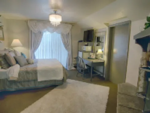 The North Shore Inn Hotels in Crestline