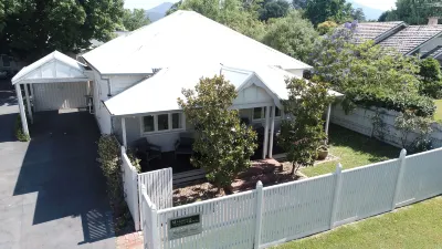 Healesville House - Magnolia House