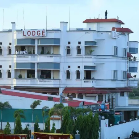 Dhanashree Hospitality - Bar,Restaurant & Lodging Отели в г. Pandharpur