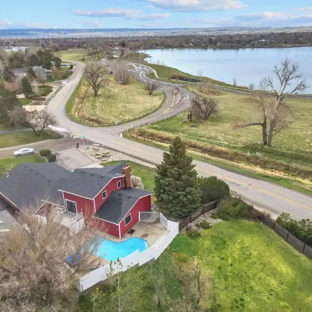 The Lakehouse: Pool, Theater, Game Room, Lakefront