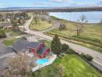 The Lakehouse: Pool, Theater, Game Room, Lakefront