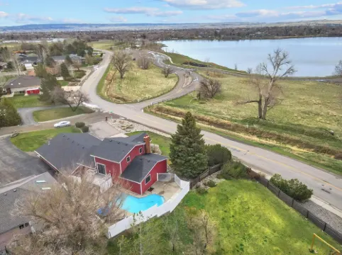 The Lakehouse: Pool, Theater, Game Room, Lakefront