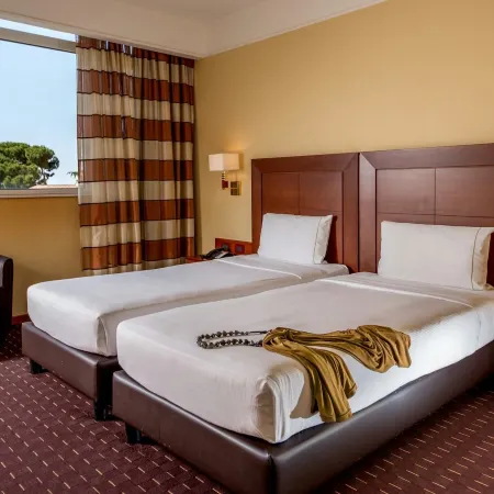Hotel Capannelle Roma Отели рядом с достопримечательностью «Станция метро Subaugusta»