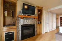 Timberlake Paradise, condo Timberlake A-4, on the shore of Payette lake.
