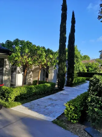 Two-bedroom duplex in central Canberra Отели рядом с достопримечательностью «Австралийский военный мемориал»