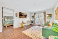 Emerald Suite near Truist Park / Free Parking