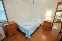 “Pet-Friendly Geneva Lake Cabins – Fire Pit, Private Units, Walk to Lakefront”