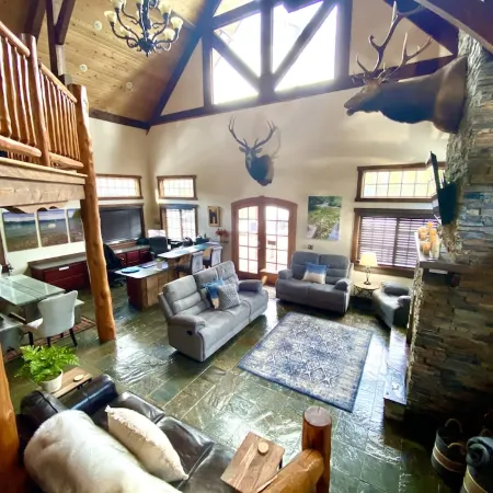 Convenient Location 2 Miles to Priest Lake for Families & Work-Cation Stays!