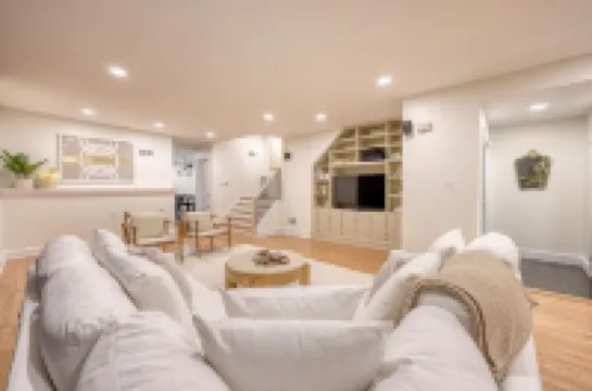 Deluxe Downtown Lancaster 3BD - Rooftop & Parking