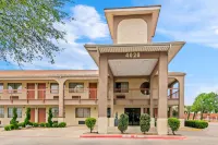 Super 8 by Wyndham Grand Prairie Southwest