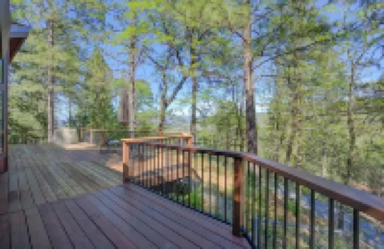 Lovely mountain home w/ large deck and forest view