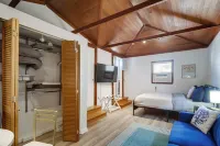 Cozy Beach Studio – Sleeps 2, Walk to Ocean