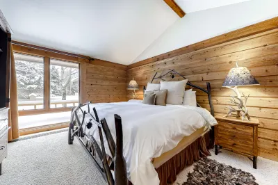 Gorgeous country escape with deck & wood-burning fireplace -  near hiking trails Các khách sạn gần Jackson Lake
