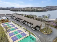 Community Pool and Pickle-Ball Court Access - Charming New Condo Hotels in Kimberling City
