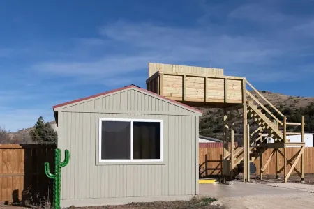 Cactus Cabin with skydeck Отели в г. Алпайн