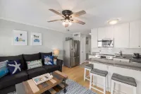 Breathtaking Ocean-view Condo with Pool, Fishing Pier 棕櫚島住宿飯店