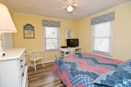 Ocean View Retreat - Outdoor shower, Grill, Deck, Internet Отели в г. Эмералд Айл