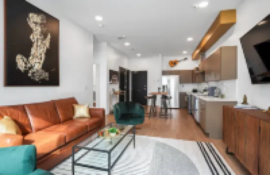 Upscale Cozy Nashville Condo * Pool, Patio, Parking