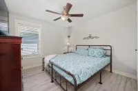 Community Pool and Cozy Comfort - Charming Cottage Retreat Hotels in Aransas County