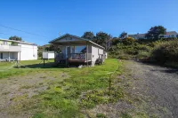 Dog-friendly cottage w/ beach access & ocean view from living room Hotels in Moclips