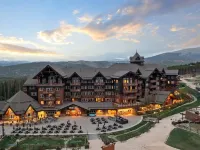 Slopeside Access and Aquatics Center - Luxurious Ski-in Ski-Out Retreat