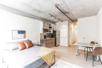 Rooftop Club Room and Fitness Center - Stylish Urban Oasis