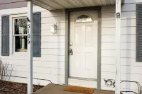 Cozy Living Room and Sheltered Patio Retreat - Charming Modern Escape Hotels in Peoria Heights