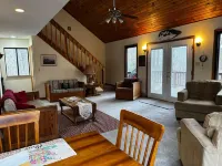 Cozy Cabin with Outdoor Deck and Scenic Views - Charming Mountain Retreat