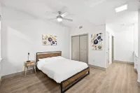 Brick Loft - Uptown Charlotte Hotels near Pier 1