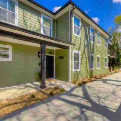 New Construction Townhome with Modern Amenities - Stylish Oasis Hotel Exterior