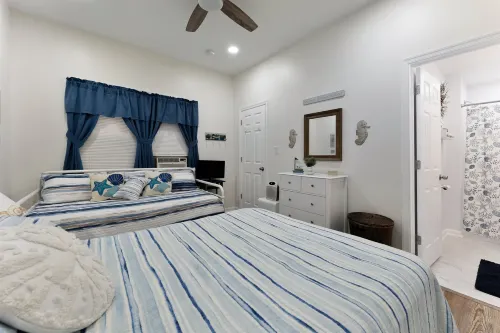 Steps to Pool and Beach with Modern Comforts - Charming Coastal Haven Hotel a Wildwood Crest