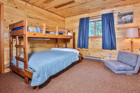 Secluded Lakefront Retreat - Private Deck, Cozy Cabin