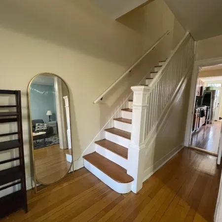 3-bedroom D.C. row house with parking, Metro across the street! WOW Отели рядом с достопримечательностью «Беннинг-роуд»