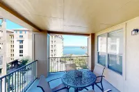 Hill country corner condo at The Waters - central AC, lake views & washer/dryer Hotels in Horseshoe Bay