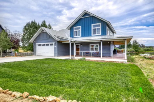 Lake Access and Rustic Elegance - Stunning Modern Haven