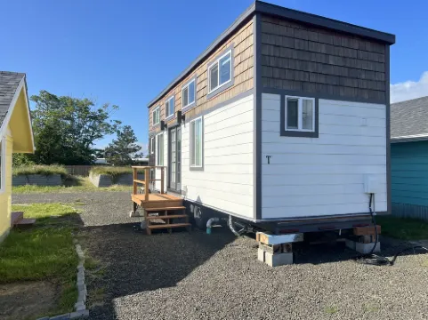 Cozy Loft Tiny House and Shared Playground - Charming Beachside Retreat