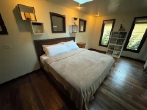 Perfect location! Downtown Beach & Ski Pad w/hot tub in the heart of Sandpoint. Hotels in Sandpoint